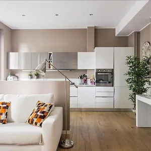 https://porta-romana-modern-and-cosy-apartment.italymilanhotels.net