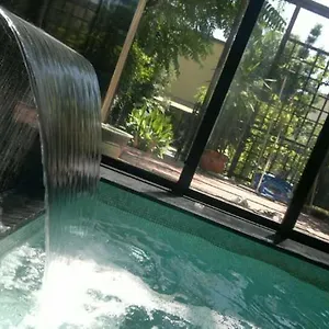 https://la-casa-con-piscina-riscaldata-interna.it-tuscanyhotel.com